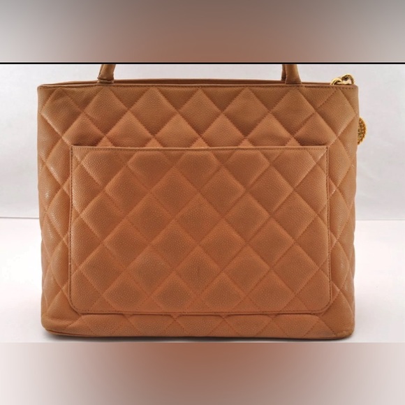 Chanel Medallion Tote Caviar Leather Caramel Color - Picture 3 of 15